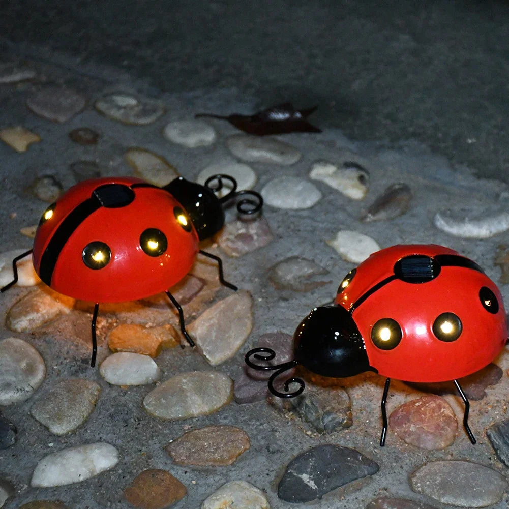 1Pcs Ladybug Ornament IP65 Waterproof Lifelike Metal Ladybug Outdoor Hanging Beetle Solar Light Front Porch Backyard Decoration